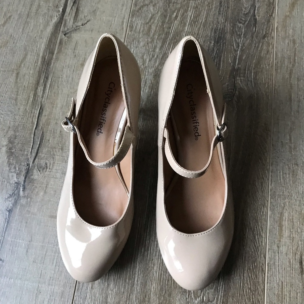 Never worn Citi Classified patent leather Heels